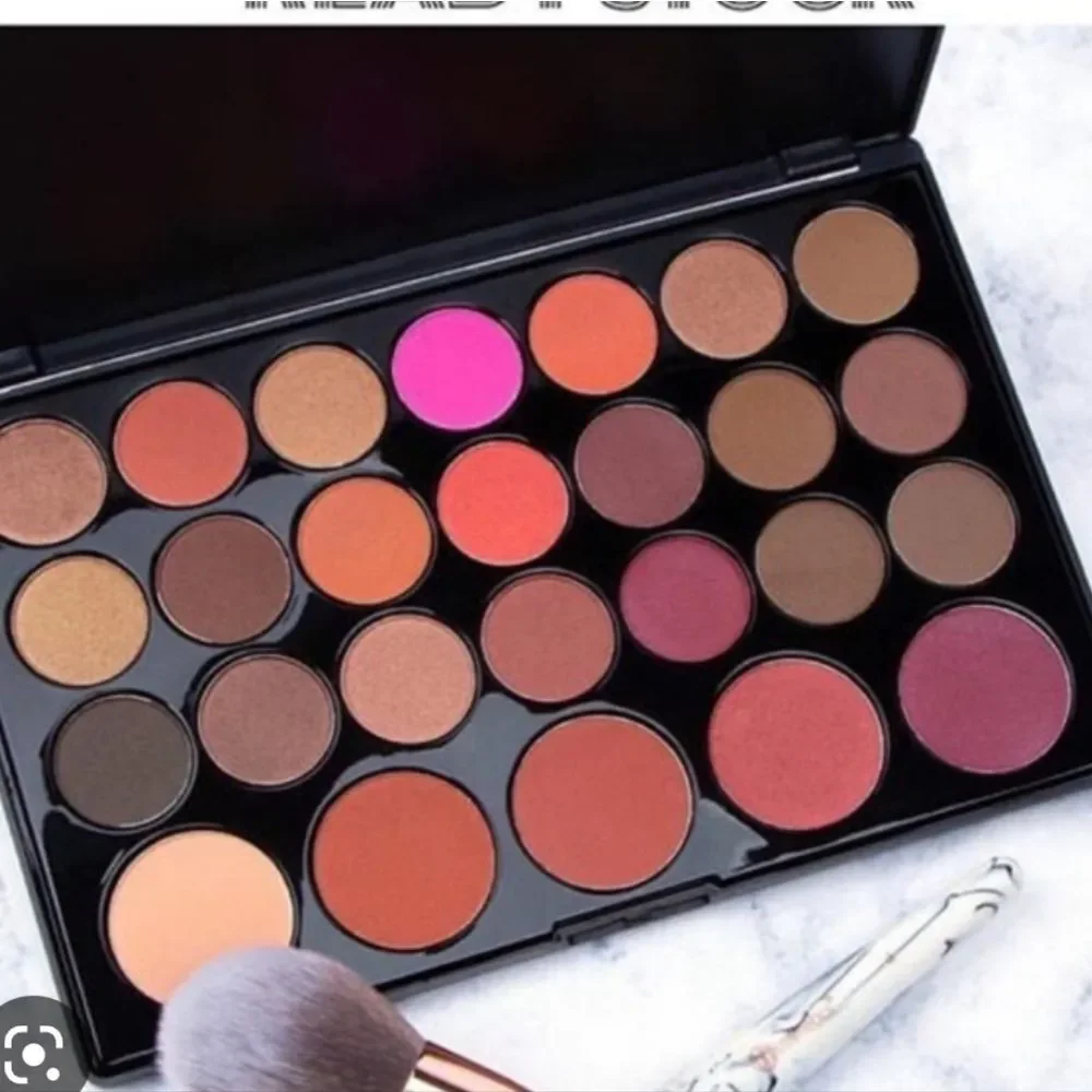 BH Cosmetics Blushed Neutrals 26 Color‎ Shadow & Blush Palette